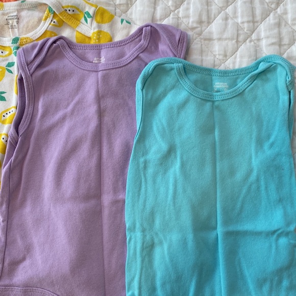 S/4 Snap onesies. 🍋 - Picture 4 of 5